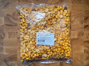 Колбаски ФОМА ЛУКИЧ (с беконом) (по 0,5кг): Ореховая смесь ж/с с кукурузой со вкусом 